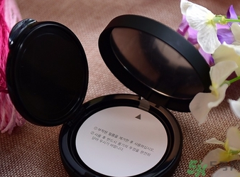 w.lab雪花氣墊黑色款怎么樣？w.lab雪花氣墊黑色和白色區(qū)別？