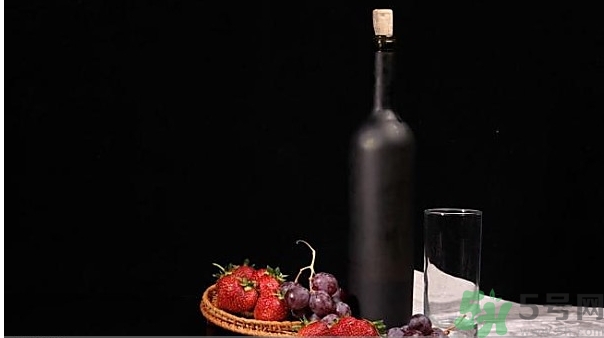 葡萄酒可以用塑料瓶裝嗎？自釀葡萄酒用什么裝比較好？