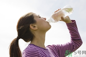皮膚太干燥怎么辦？皮膚太干燥補水最好的方法如下