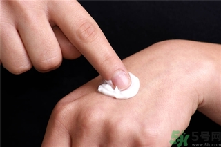 皮膚太干燥怎么辦？皮膚太干燥補水最好的方法如下