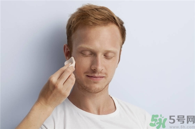 皮膚差的男生怎么洗臉？皮膚差的男生晨起不能用清水洗臉