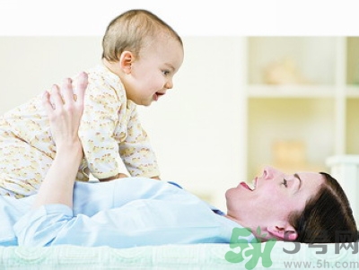 母乳喂養(yǎng)的好處有哪些？母乳喂養(yǎng)怎么知道寶寶吃飽了沒？