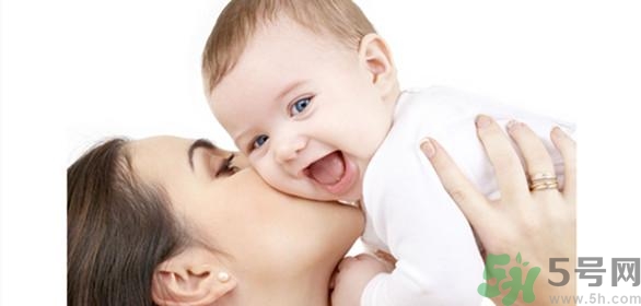母乳喂養(yǎng)的好處有哪些？母乳喂養(yǎng)怎么知道寶寶吃飽了沒？