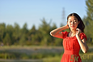 頭發(fā)枯黃稀少怎么辦？頭發(fā)又黃又少怎么辦？