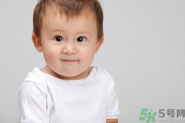 寶寶掉頭發(fā)是什么原因？寶寶掉頭發(fā)是怎么回事？