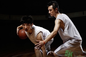 打籃球崴腳了怎么快速恢復(fù)？打籃球腳崴了腫了怎么辦？