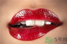咬嘴唇會使嘴唇變厚嗎?咬嘴唇的危害 咬嘴唇會使嘴唇變厚嗎?咬嘴唇的危害