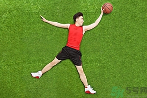 打籃球腿抽筋怎么辦？打籃球小腿抽筋怎么辦？