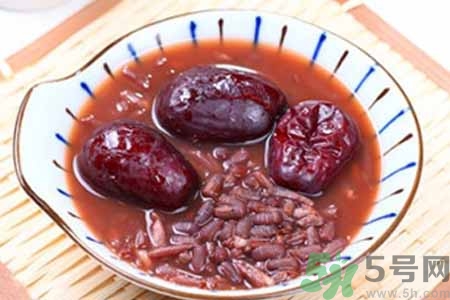 寒露手腳冰涼喝什么好？手腳發(fā)涼喝三紅湯有什么好處？