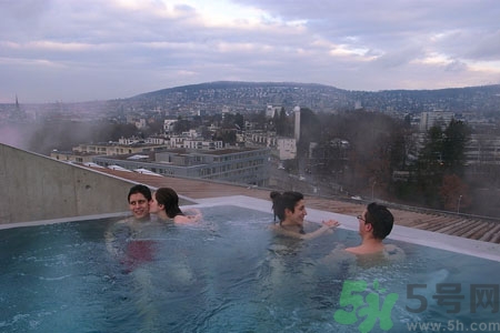 患風(fēng)寒能泡溫泉嗎？患風(fēng)寒適合泡溫泉嗎？