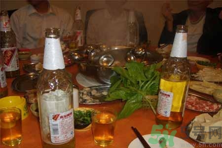 吃火鍋喝啤酒會胖嗎？吃火鍋喝啤酒胖了怎么辦？