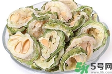 新鮮苦瓜片和干苦瓜片泡水哪個好？苦瓜片泡水喝的功效