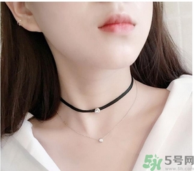 choker項(xiàng)鏈怎么搭配衣服？choker蕾絲項(xiàng)鏈搭配