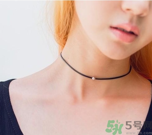 choker項(xiàng)鏈怎么搭配衣服？choker蕾絲項(xiàng)鏈搭配