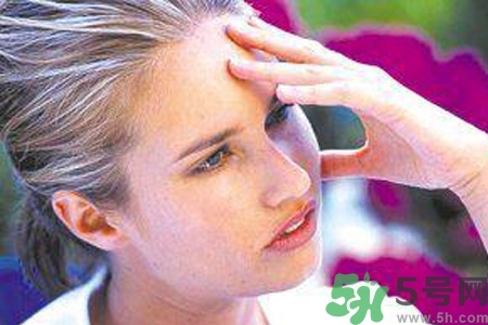 缺什么頭發(fā)會(huì)變白？年輕人頭發(fā)變白是缺維生素嗎？