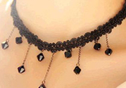 choker項(xiàng)鏈怎么搭配衣服？choker蕾絲項(xiàng)鏈搭配