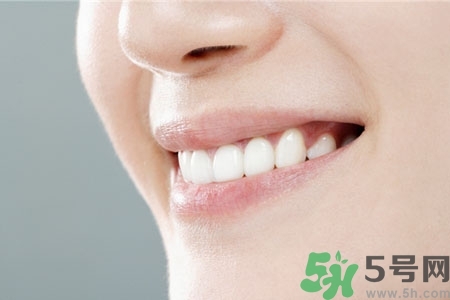 吃口香糖會口臭嗎？吃了口香糖為什么口還很臭？