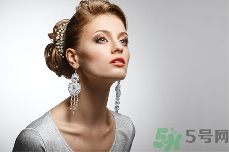 去醫(yī)院打耳洞掛什么科？去醫(yī)院打激光耳洞多少錢？