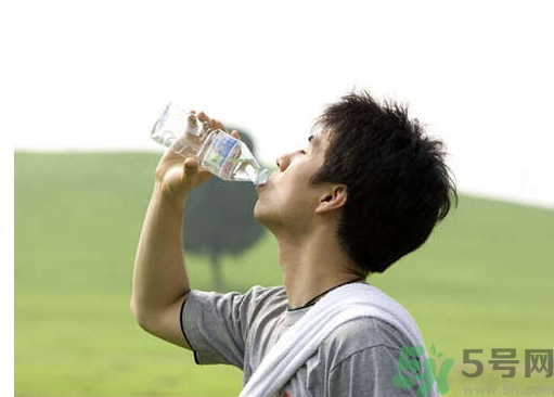 多喝水皮膚會(huì)變好嗎？喝多少水皮膚會(huì)變好？