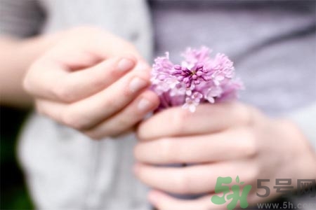擦護(hù)手霜能預(yù)防凍瘡嗎？手長凍瘡擦什么護(hù)手霜比較好？