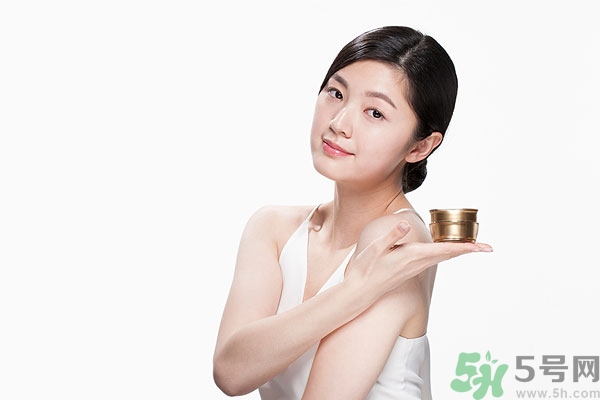 保濕霜什么時(shí)候用？保濕霜怎么用？