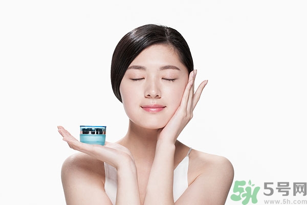 保濕霜什么時(shí)候用？保濕霜怎么用？