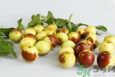 冬棗為什么用開水泡過會(huì)變紅？燙過的冬棗還能吃嗎？
