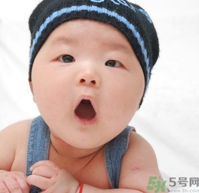 寶寶多大穿鞋子比較好？寶寶多大可以穿鞋？