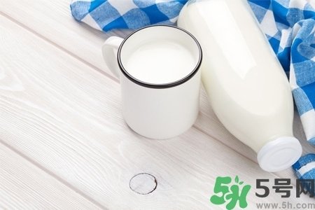 核桃奶和純牛奶哪個(gè)營養(yǎng)價(jià)值比較高？核桃奶和純牛奶的區(qū)別