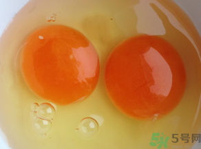 雞蛋黃發(fā)紅是怎么回事？雞蛋黃發(fā)紅可以吃嗎？