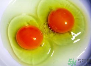 雞蛋黃發(fā)紅是怎么回事？雞蛋黃發(fā)紅可以吃嗎？