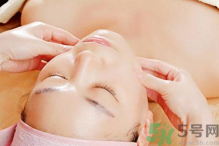 自己在家能面部刮痧嗎？在家怎樣做面部刮痧？