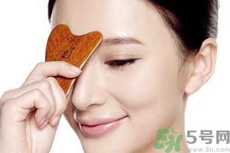 自己在家能面部刮痧嗎？在家怎樣做面部刮痧？