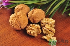 吃核桃可以喝茶嗎？吃核桃喝茶會(huì)中毒嗎？