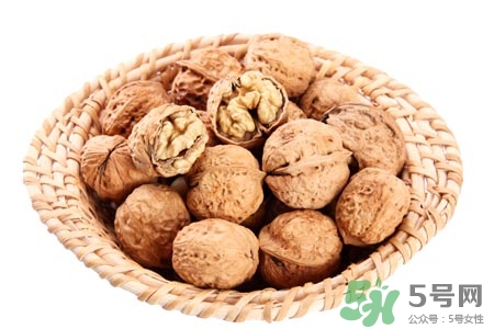 吃核桃可以喝茶嗎？吃核桃喝茶會(huì)中毒嗎？