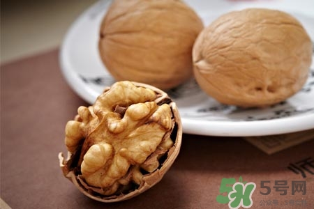 晚上吃核桃會胖嗎？核桃吃多了會變胖嗎？