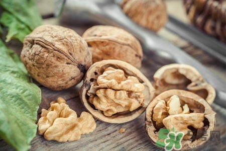 經(jīng)常手轉(zhuǎn)核桃油什么好處？手轉(zhuǎn)核桃的作用有哪些？