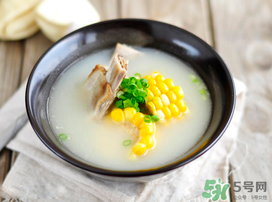 排骨湯為什么是白色的？排骨湯怎么熬成乳白色的？