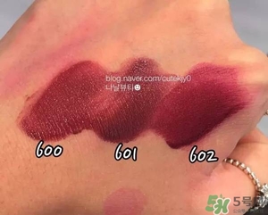 阿瑪尼小胖丁唇釉哪個色最火？阿瑪尼小胖丁唇釉保留了紅管的哪個色？