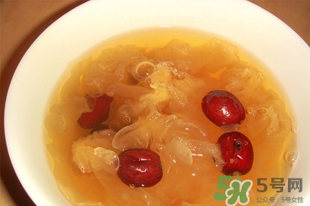 銀耳紅棗湯能隔夜吃嗎？銀耳紅棗湯一天中什么時候喝最好？
