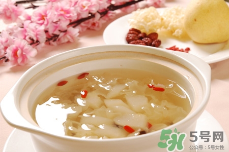 銀耳紅棗湯能隔夜吃嗎？銀耳紅棗湯一天中什么時候喝最好？