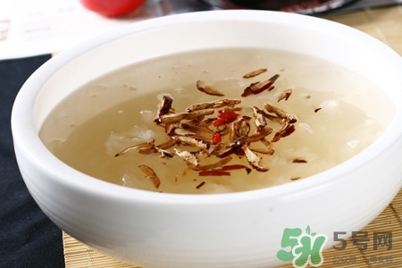 銀耳紅棗湯能隔夜吃嗎？銀耳紅棗湯一天中什么時候喝最好？