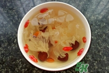 喝銀耳紅棗湯會(huì)上火嗎？上火能喝銀耳紅棗湯嗎？