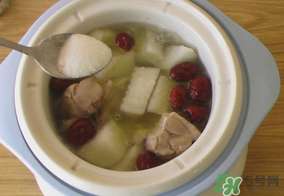 雞肉可以和白蘿卜一起燉湯嗎？雞肉和白蘿卜能一起吃嗎？