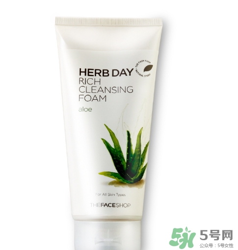 潔面膏和潔面乳的區(qū)別 潔面膏的功效作用 潔面膏和潔面乳的區(qū)別 潔面膏的功效作用