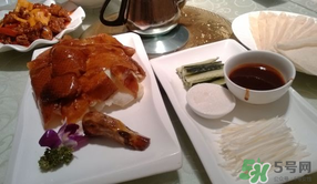北京烤鴨怎么吃？北京烤鴨怎么吃圖解