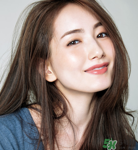 磚紅色口紅配什么妝容？磚紅色口紅適合什么妝？