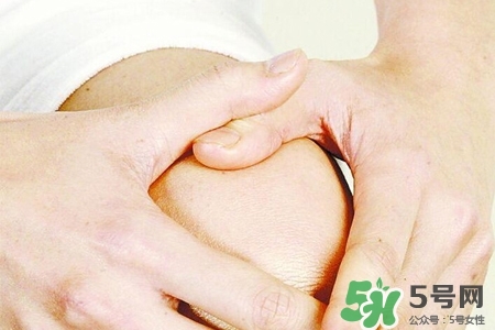 天冷膝蓋疼能在膝蓋處拔罐嗎？緩解膝蓋疼的6個小妙招