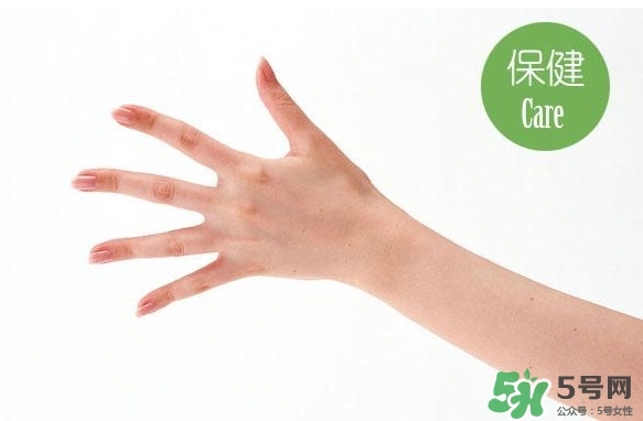 睡覺睡到半夜手麻是怎么回事？睡覺睡到半夜手麻怎么辦？