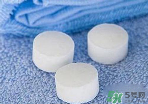 樟腦丸對(duì)跳蚤有用嗎？樟腦丸可以除跳蚤嗎？